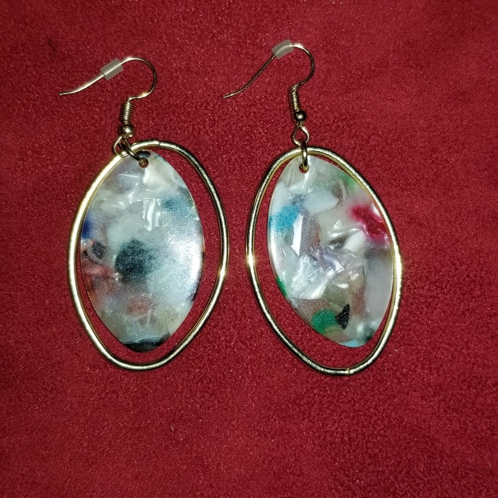 NWOT Gold-tone/Resin Drop Earrings